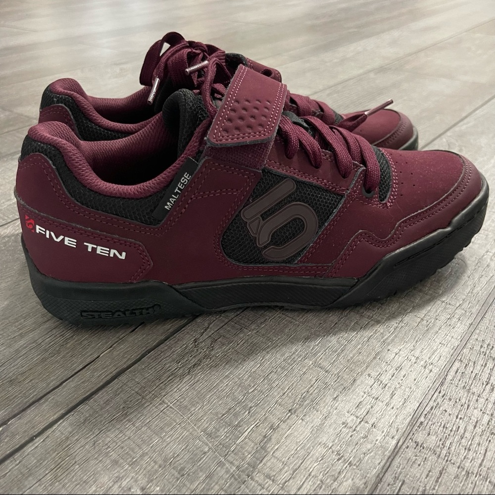 SOLD 🌟Five ten Maltese falcon cycling shoes